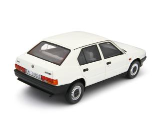 Alfa Romeo 33 1.3S Edizione 1985 Bianco Laudoracing 1:18 Resinemodell (Türen, Motorhaube... nicht zu öffnen!)